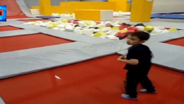 Батутный центр Батут Спорт Занятия 蹦床蹦床中心体育 смотреть онлайн