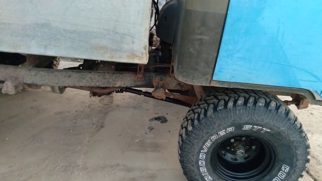 УАЗ 3303 Закапало масло. Готовлюсь к поездке. смотреть онлайн