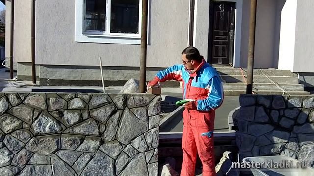 Закладка цоколя под раскладку кирпича на заборе - [© masterkladki] смотреть онлайн