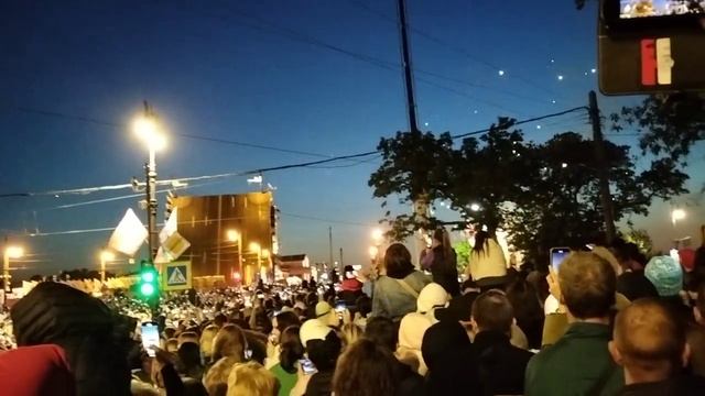 Людей океан,больше ,чем в спокойное время Праздник Санкт-Петербурга ✨? смотреть онлайн