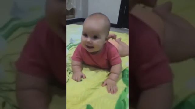 Малыш не хочет ползать? Обучение без принуждения! Приятного и весёлого просмотра! смотреть онлайн