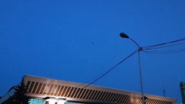Неопознанный летающий объект над Алматы 2 смотреть онлайн