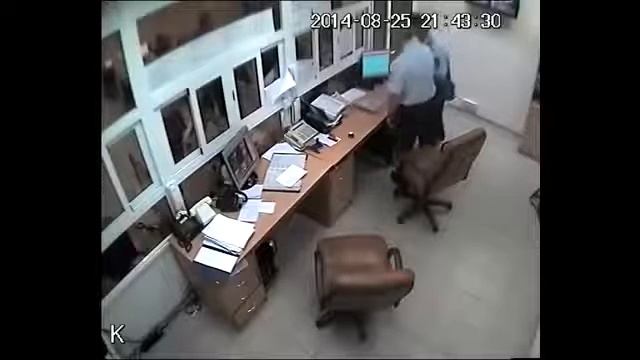 Беспредел Сцепились два мусора в РОВД смотреть онлайн