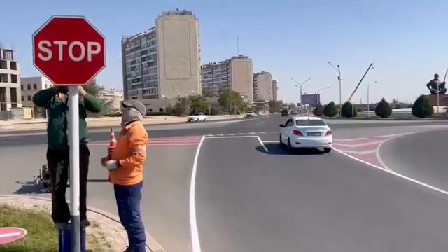 Новый дорожный знак установили на кольцевом пересечении дорог в Актау смотреть онлайн