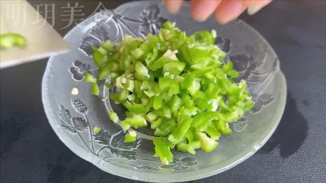 把雞蛋液倒入豆腐中，沒想到這麼好吃，我家一周吃6次，每次上桌都光盤 ， A recipe of ，Tofu Egg Custard with Gravy смотреть онлайн