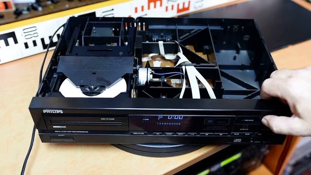 PHILIPS CD 614 What's Inside Inner View - DAC Philips TDA 1543 CD Mechanism: CDM-4/19
