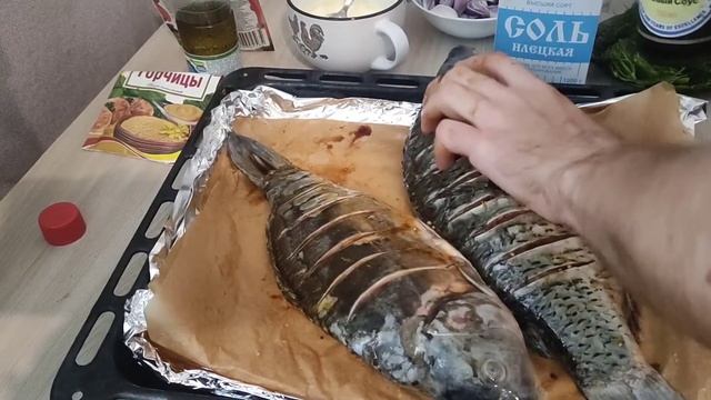 СЕКРЕТЫ ЗАПЕЧЕНОЙ РЫБЫ! НИКАКОГО ЗАПАХА ТИНЫ! СЕМЕЙСТВО КАРПОВЫХ ГОТОВЛЮ ТАК! смотреть онлайн