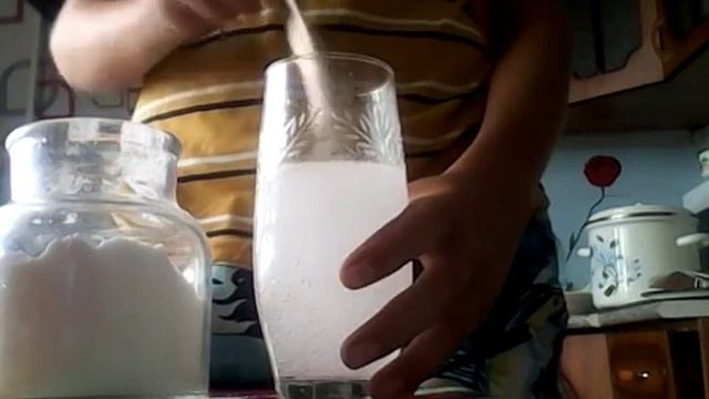 Делаем лимонад (сода + лимонная кислота)