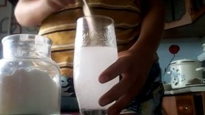 Делаем лимонад (сода + лимонная кислота)