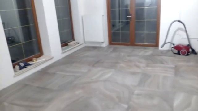 Ровная укладка плитки на теплый пол. Гостиная, прихожая, кухня большой площади. Своими руками. смотреть онлайн
