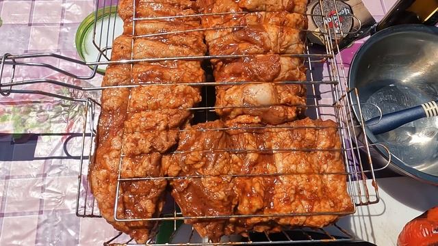 Свинные ребрышки на мангале!!!+СОус. Салат из жаренных овощей. смотреть онлайн