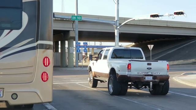 Ford F350 Super Duty on 22" Semi Wheels and low profile tires смотреть онлайн