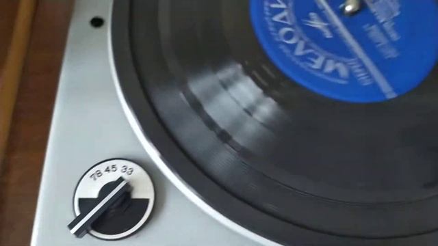 Проигрыватель пластинок "Россия 321С" с колонками смотреть онлайн