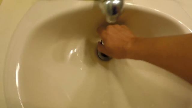 How to Fix a Clogged Bathroom Sink and Broken Drain Lever смотреть онлайн