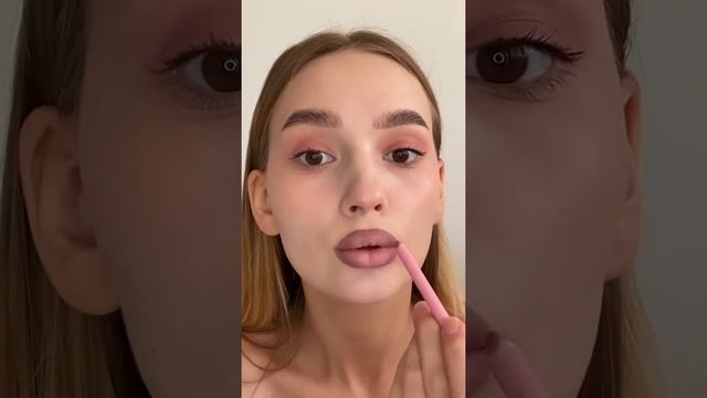 Водостойкий карандаш для губ #okbeauty в оттенке URANIA + блеск-глазурь для губ в оттенке SORBET? смотреть онлайн