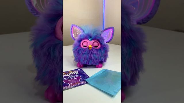Unboxing de Furby 2023 - en español смотреть онлайн