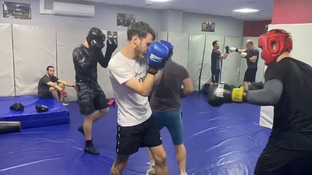 ТРЕНИРОВКИ ПО БОКСУ, ВОЛЬНЫЕ СПАРРИНГИ -CLUB- SOVA смотреть онлайн