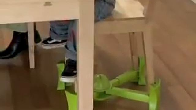 Компактное устройство для подъема стула KABOOST смотреть онлайн