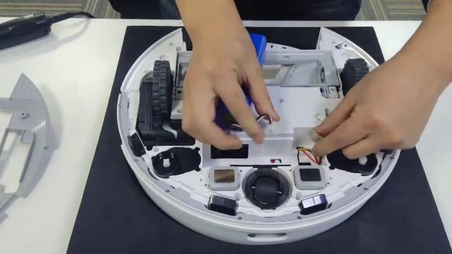 Roidmi EVE Plus Maintenance 05 Remove Battery