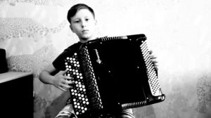 На безымянной высоте В. Баснер на баяне