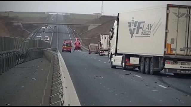 ?Volvo XC90 crashed by Volvo truck 30.01.2022 Romania (nobody died) смотреть онлайн