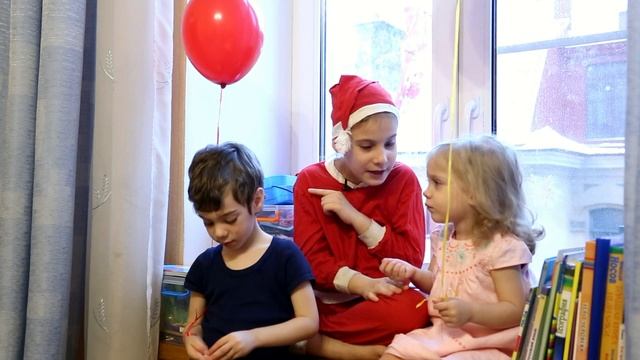 Знакомимся с помощником Деда Мороза на Французском.