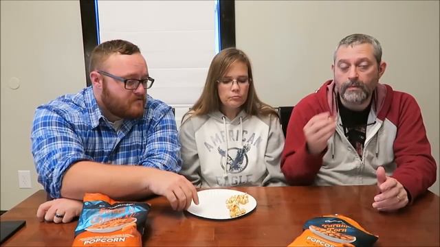 H-E-B Central Market Popcorn: Sweet & Cheese Mix and Caramel Corn Review смотреть онлайн