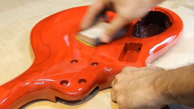 Baixos ganhando pintura nova! Cort B5 e SX ! - Luthier Brunelli смотреть онлайн