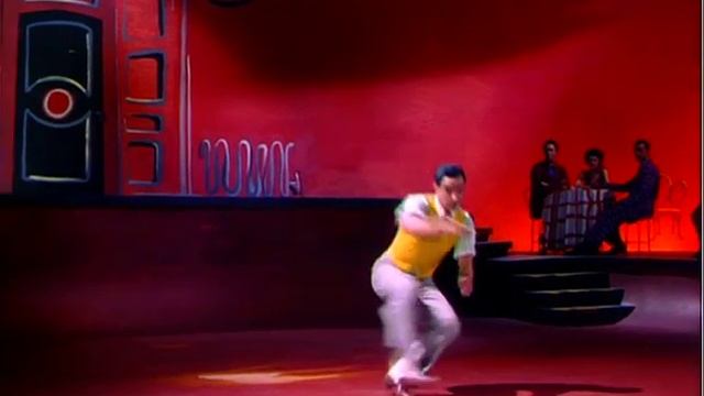 "Broadway Melody" from SINGIN' IN THE RAIN, but getting faster everytime someone sings "Dance" смотреть онлайн
