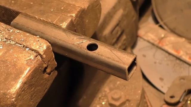 Как затянуть ленточный хомут. Хомутатель своими руками смотреть онлайн