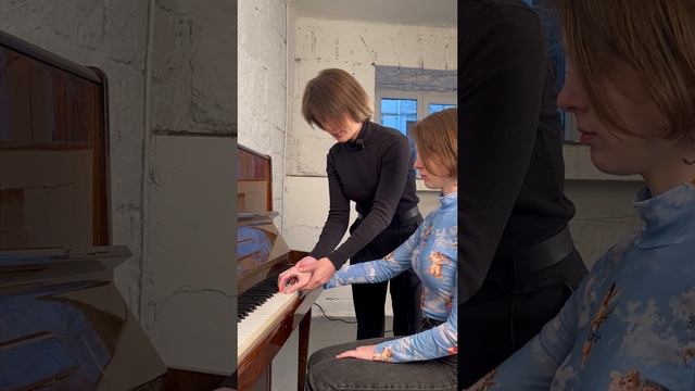 Правильная постановка рук #пианино #какигратьнапианино #ереван #обучение #учительмузыки #yerevan смотреть онлайн