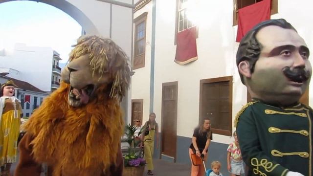 Gigantes y Cabezudos Mascarones. La Palma 2023. MAYO, FIESTAS DE LAS CRUCES смотреть онлайн