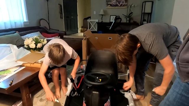 Школьник Купил первую машину в 14 лет! Обычный день большой семьи в Америке смотреть онлайн