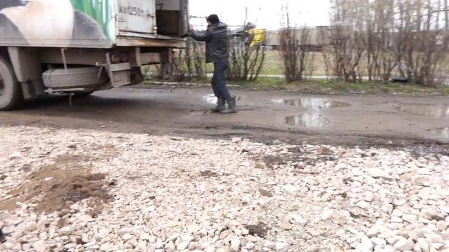 00448 ДЕВУШКИ ХОТЯТ ВЫГРУЖАТЬ ЖИРАФОВ ВЫХУХОЛЕЙ И НОСОРОЖИКОВ ИХ ЖДЕТ МЕКСИКАНСКИЙ ТУШКАН смотреть онлайн