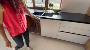 Кухня в дом с мойкой под окно. Технический обзор № 8.