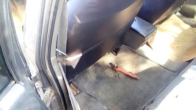 Краткий обзор Volvo 460 и замена ушатаного салона Volvo 460, ржачненько ездили. смотреть онлайн