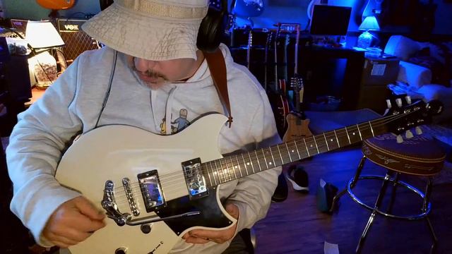Amazon Tremolo as good as a Duesenberg Les Trem II? смотреть онлайн
