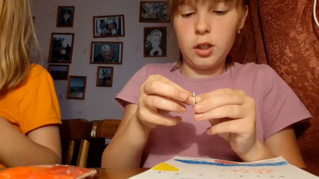 Пятая часть распаковки бумажных Сюрпризов и ещё четыре части впереди смотреть онлайн