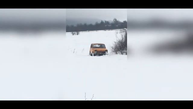 На НИВЕ зимой по снегу | НИВА едет, глаза боятся. смотреть онлайн