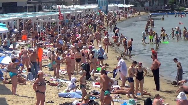 Анапа в августе. Пляж центральный, обстановка на Черном море. Без комментариев смотреть онлайн