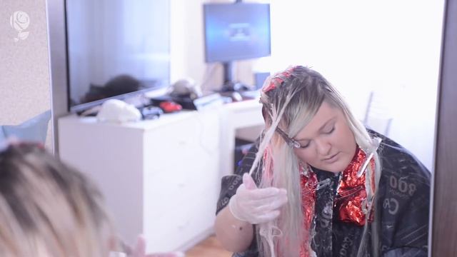 Как окрасить волосы в холодный блонд. How To: Silver Hair Tutorial смотреть онлайн