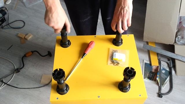 Кухонный шкаф установка ножек смотреть онлайн