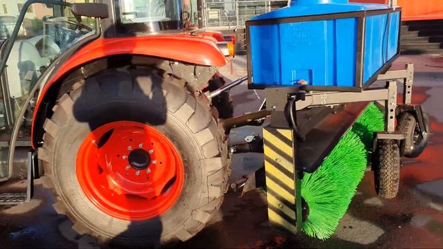 Трактор Shibaura SB62HC с Российским отвалом и щеткой