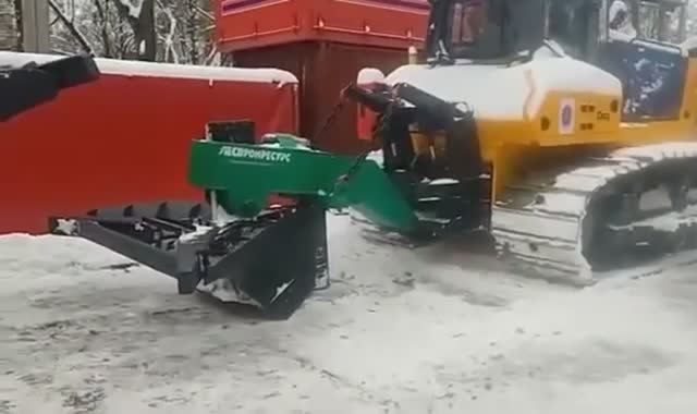 Плуг лесной ПЛП-135 Леспромресурс для бульдозера ДСТ-Урал D10Б смотреть онлайн