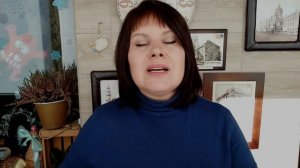 Темная кожа на бедрах на коже между ног.