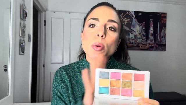PREPARIAMO INSIEME LE BEAUTY BAG DI DICEMBRE 🎄🎁 || Antonella Paglino смотреть онлайн