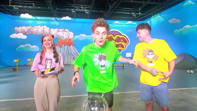 ребят. щяс многие в Коментах будуд писать что почему так мало? ну я так захотела смотреть онлайн