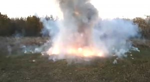 Что будет если взорвать 10 000 петард одновременно