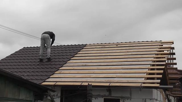 КРЫША ПРЕОБРАЖАЕТСЯ, МОНТАЖ МЕТАЛЛОЧЕРЕПИЦЫ