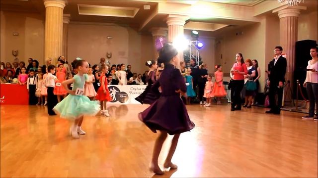 Мы на турнире / БАЛЬНЫЕ ТАНЦЫ / Ballroome Dance Video / I and My Sister смотреть онлайн